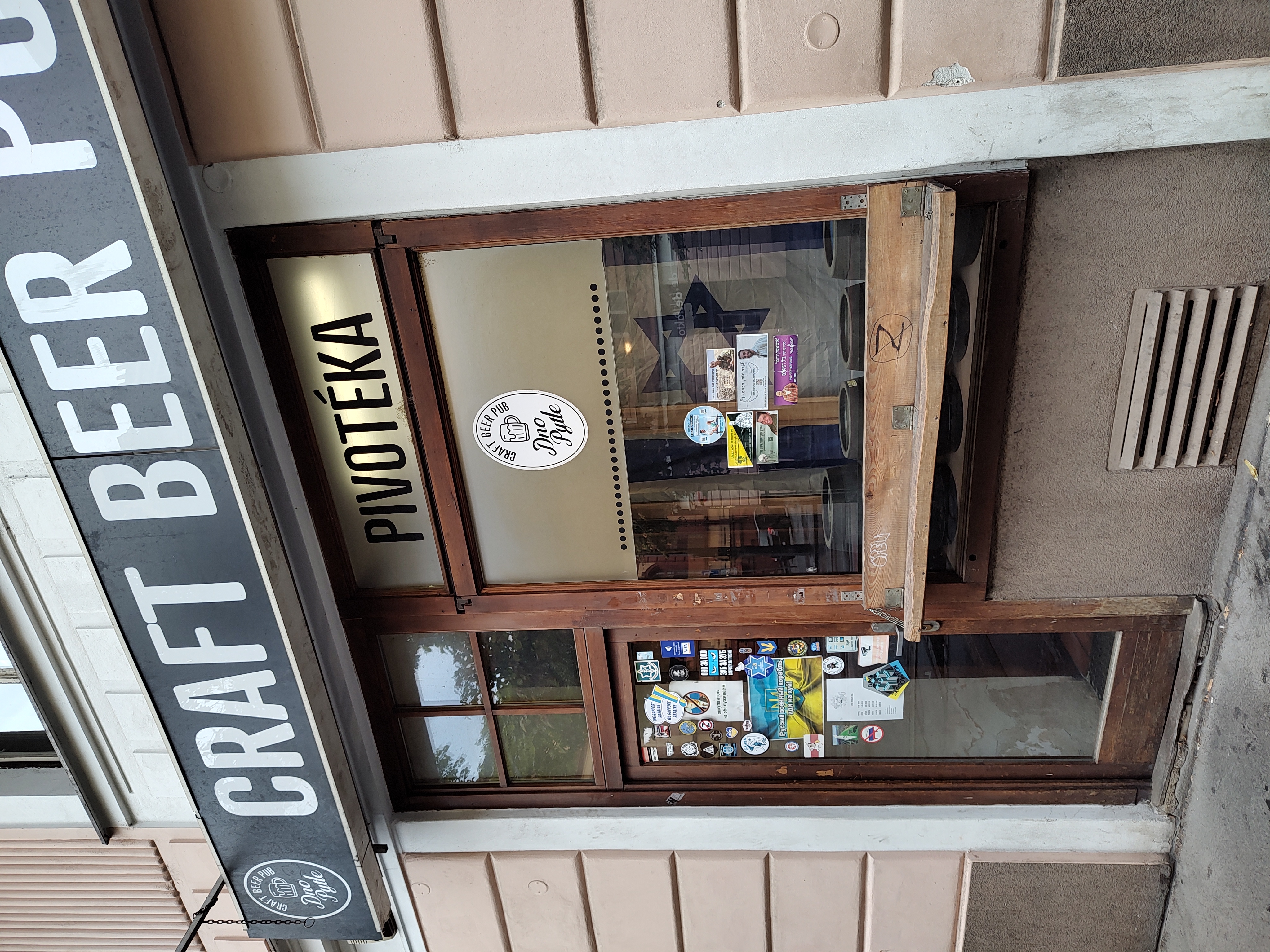 Bar de cerveza artesanal Dno Pytle en Praga