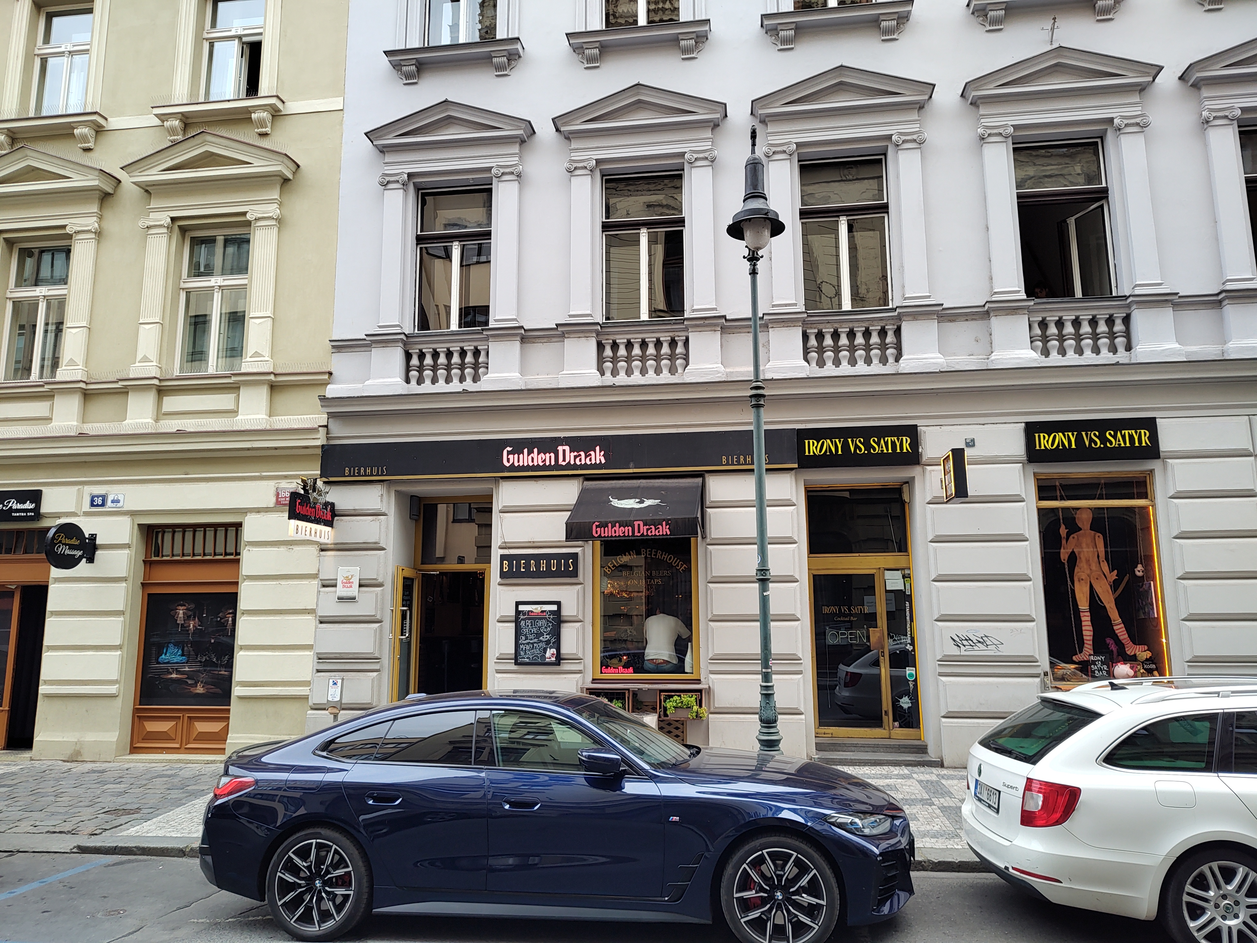 Bar de cerveza artesanal craft Gulden Draak Bierhuis en Praga