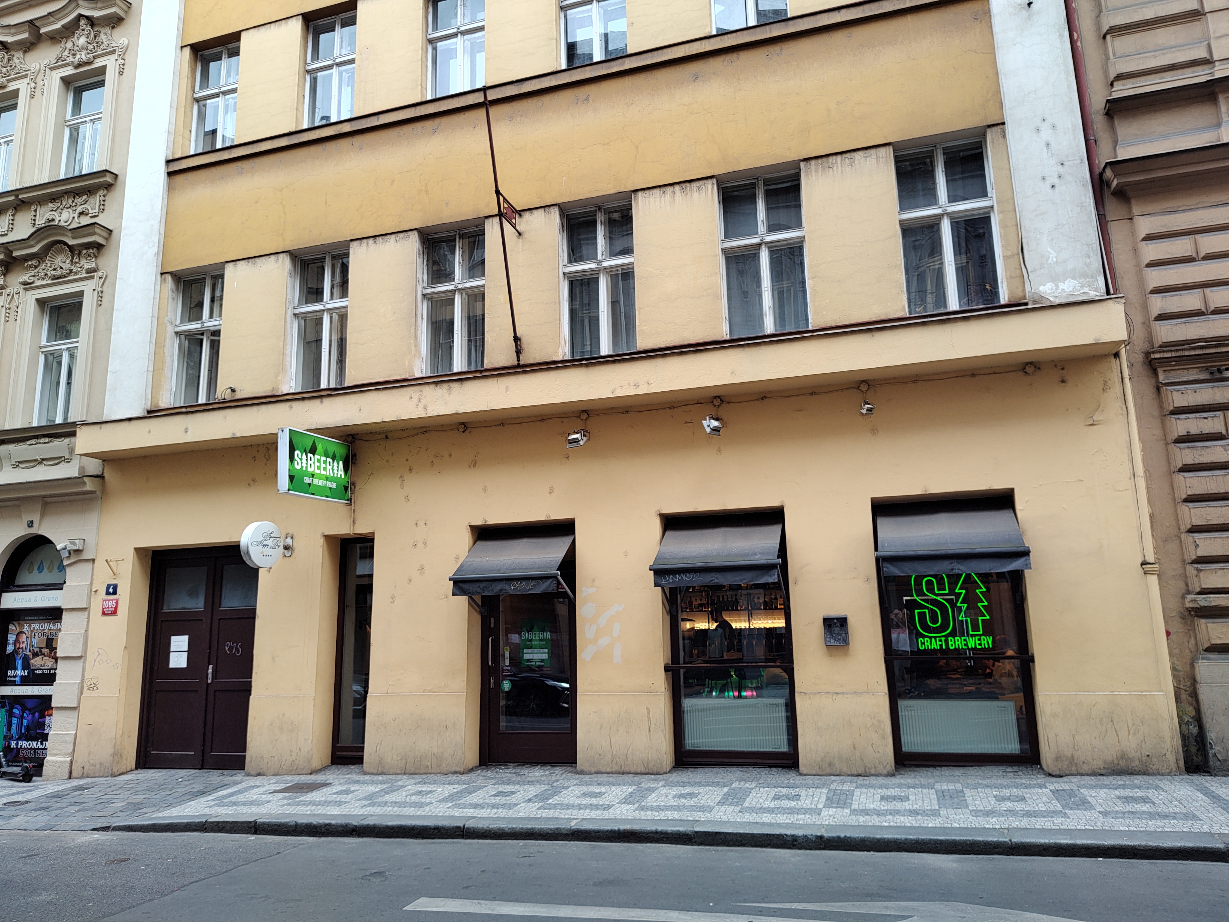 Bar de cerveza artesanal craft Sibeeria Tap Room en Praga