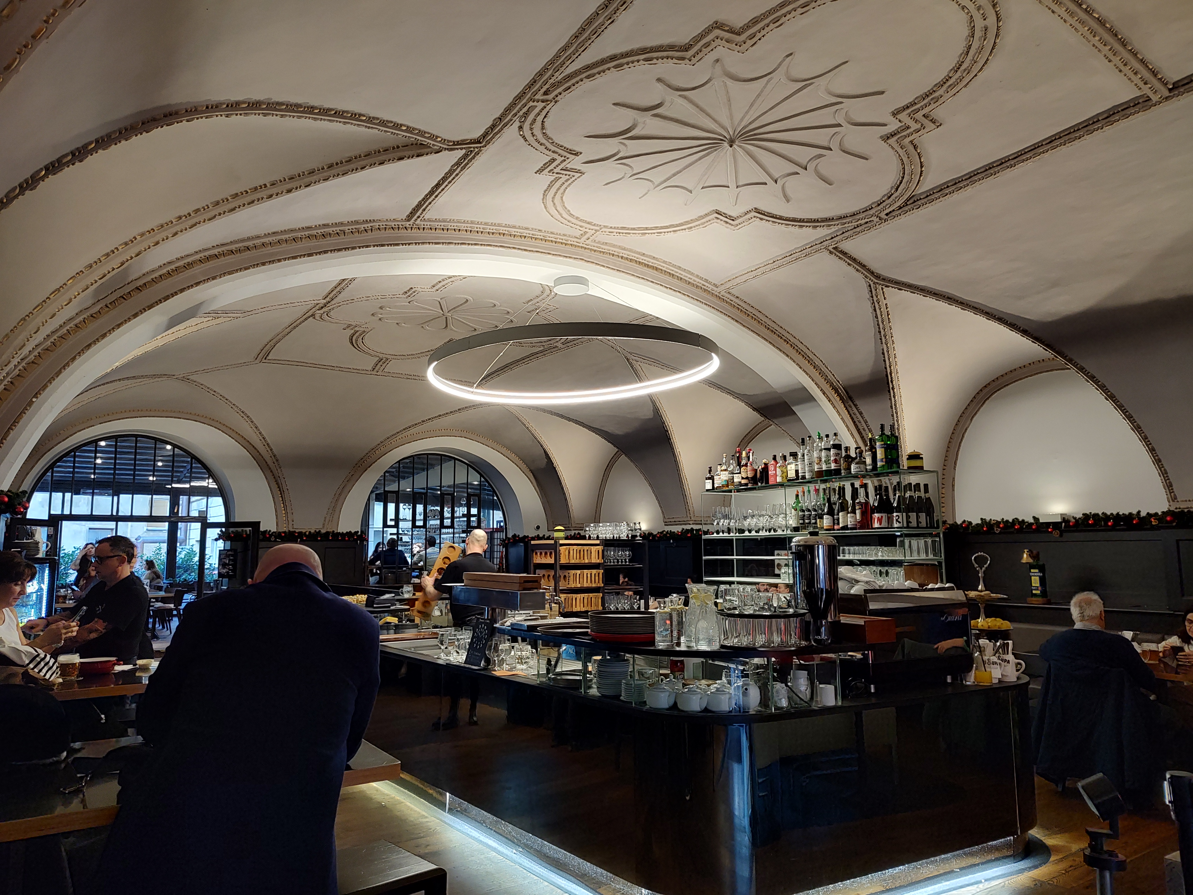 Interior del Staroměstský Pivovar U Supa, el brewpub más antiguo de Praga