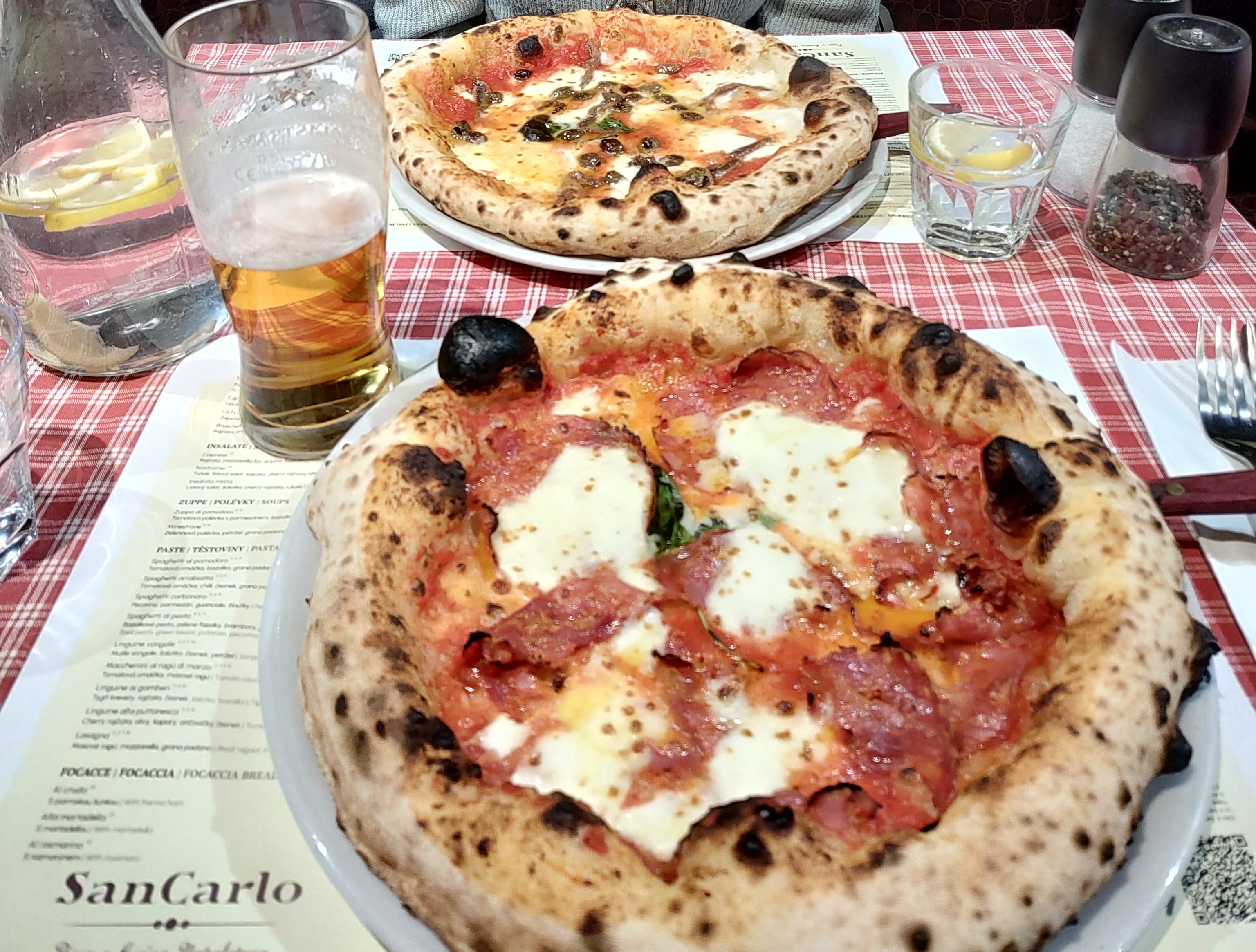 Pizza napolitana del restaurante San Carlo Dittrichova en Praga