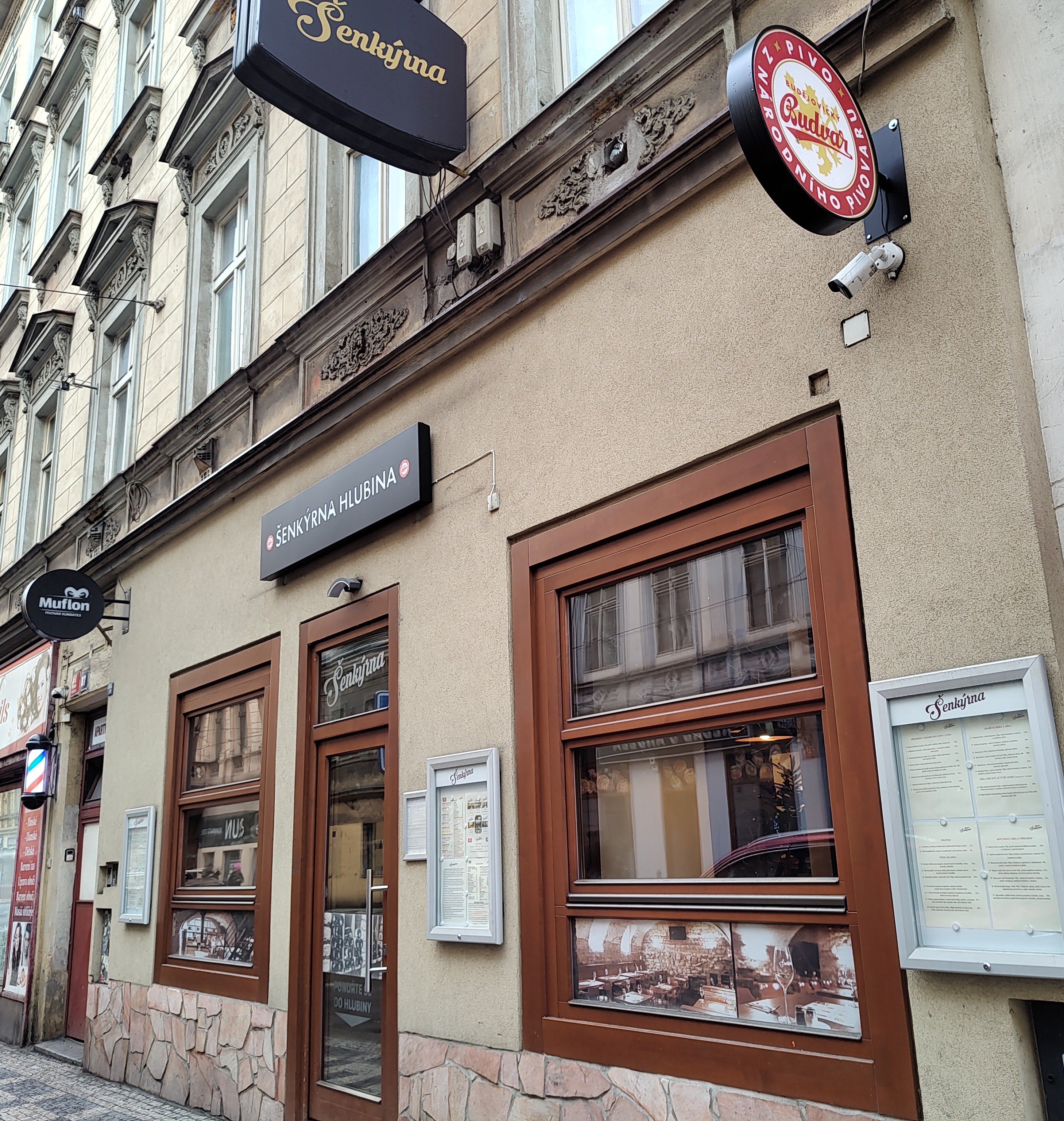 Entrada al restaurante Šenkýrna Hlubina en Praga