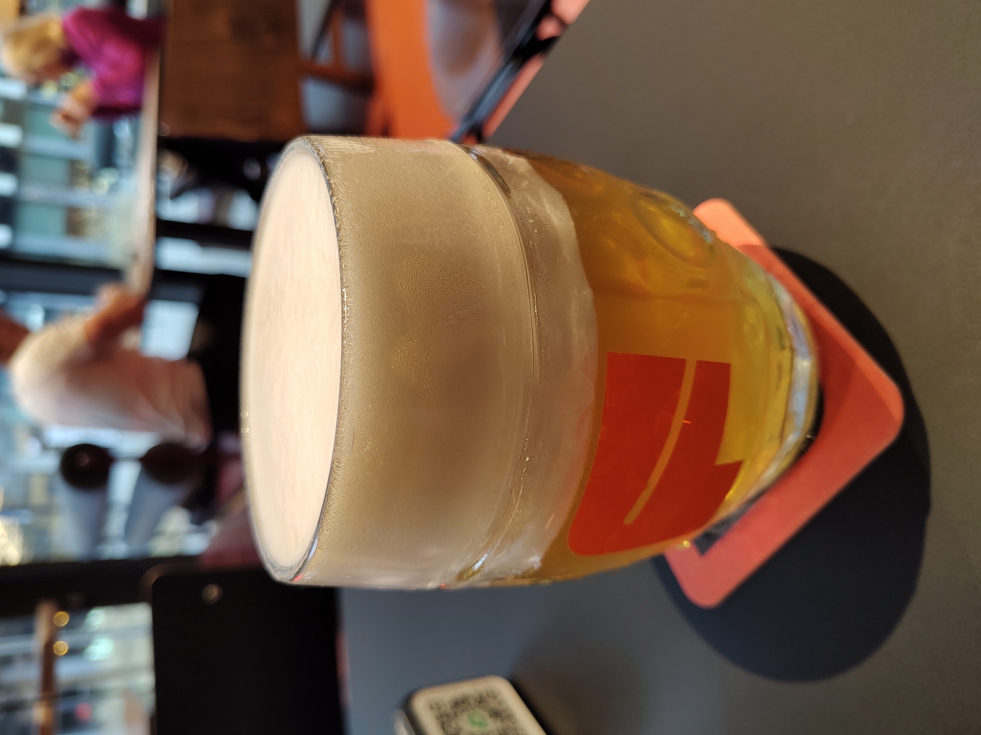 Cerveza desítka del restaurante Fuze en Praga