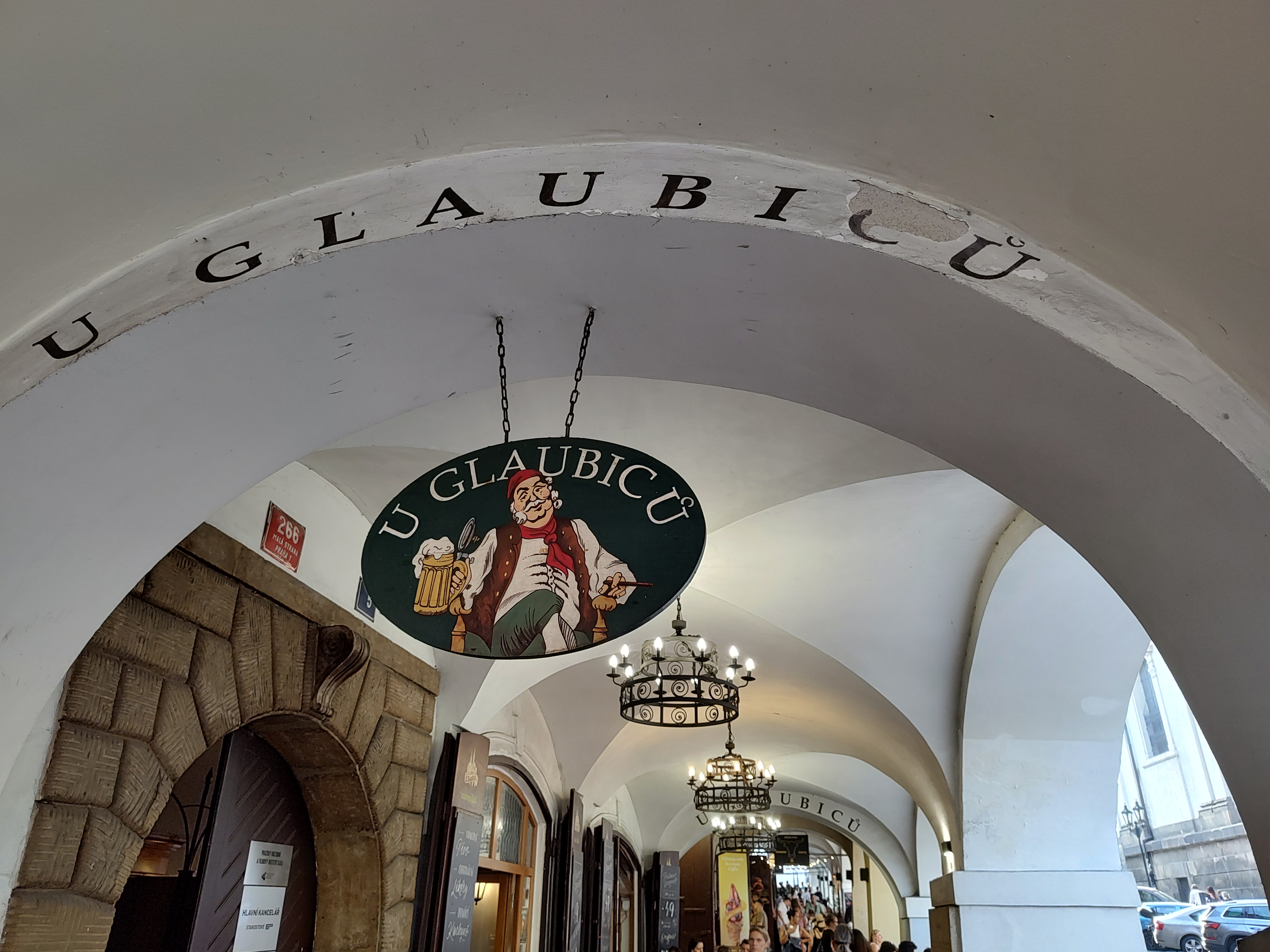 Fachada del restaurante U Glaubiců en Praga