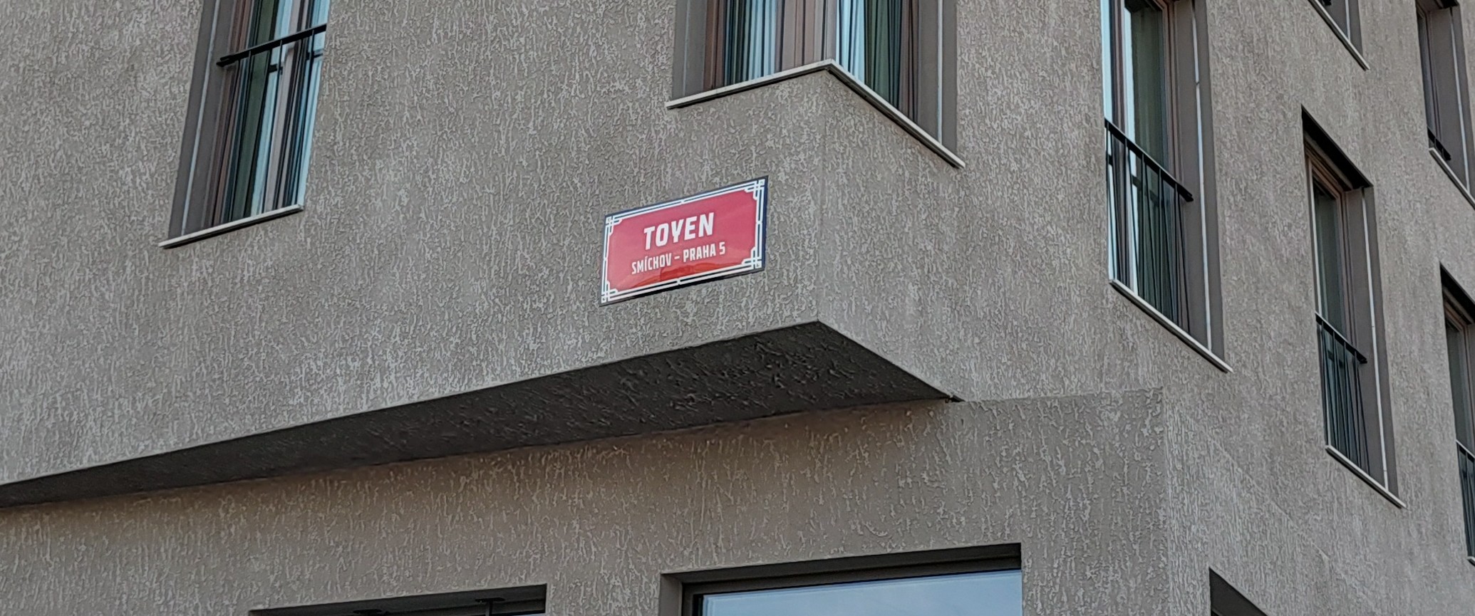 Calle Toyen en Smíchov, Praga