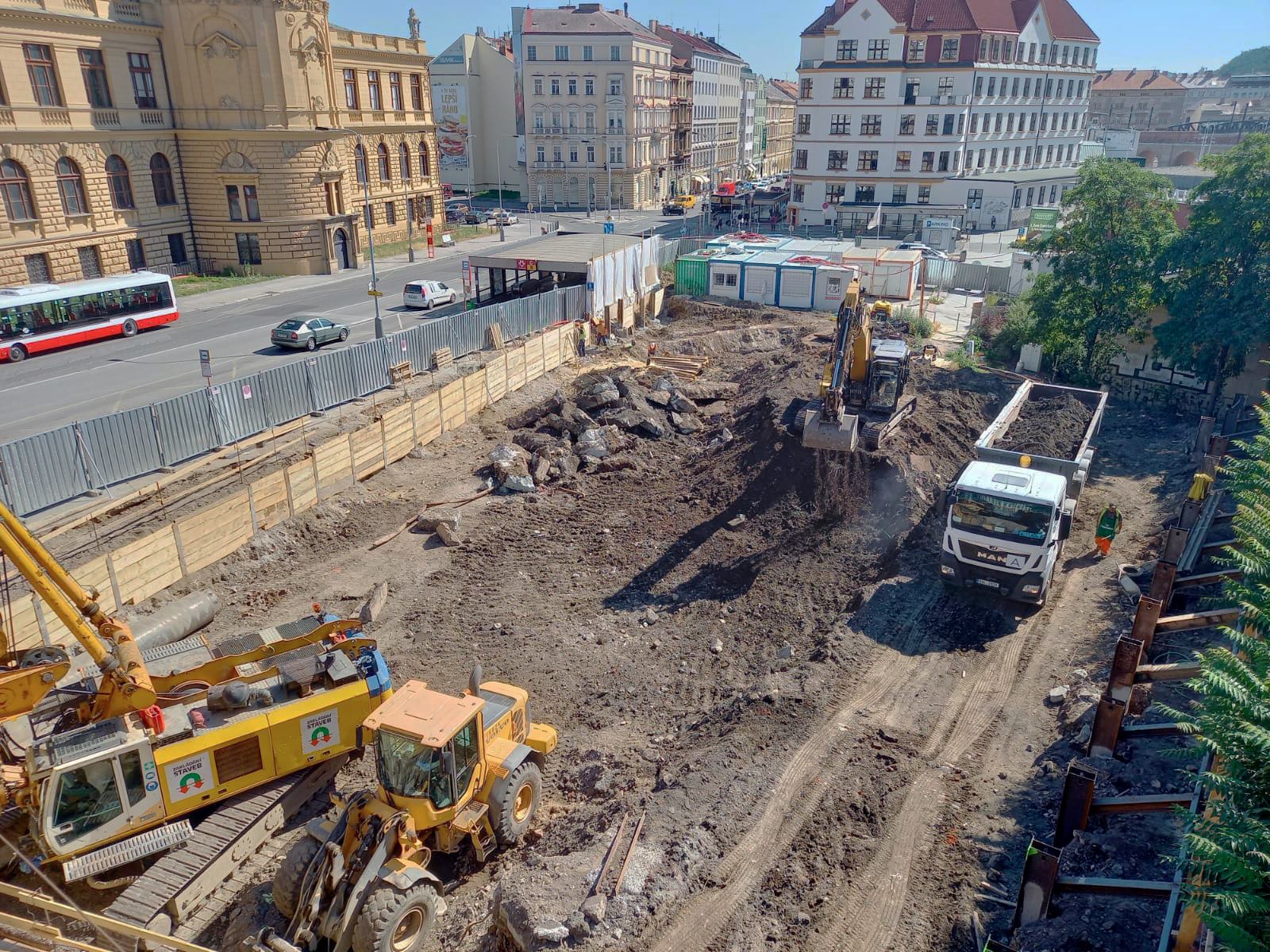 Obras de reconstrucción de la estación de metro de Florenc en Praga. Foto de la empresa constructora PP 53 a.s.
