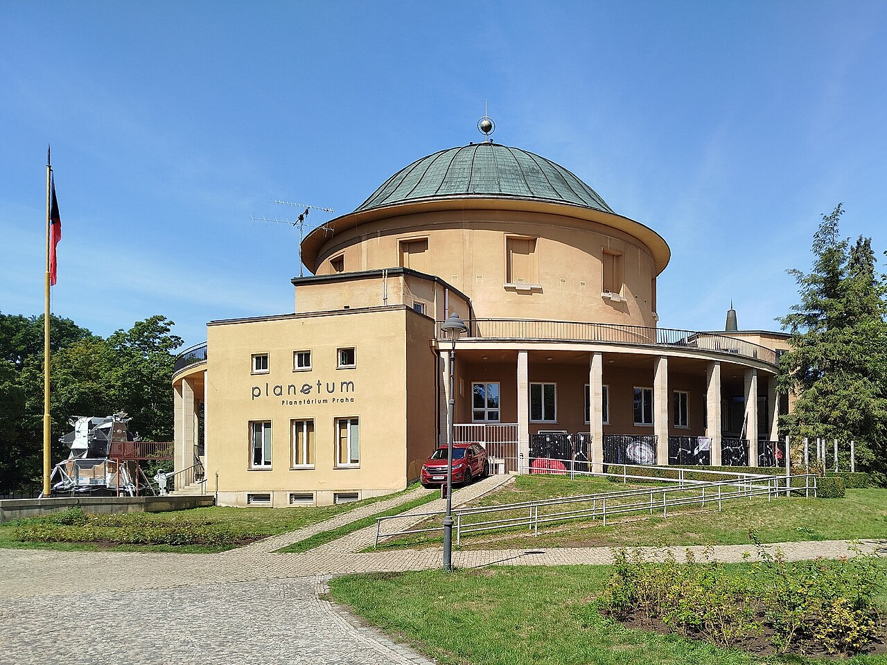 El Planetario de Praga, situado en Stromovka