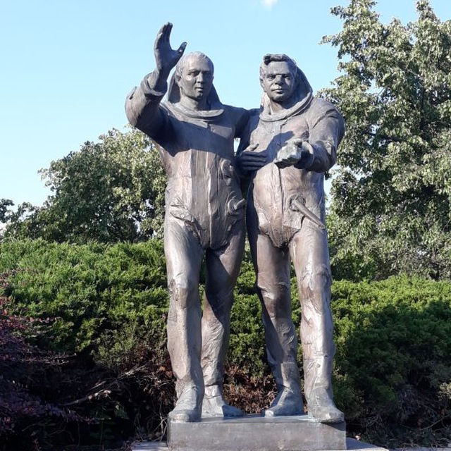 Cosmonautas en la estación de metro Háje, Praga