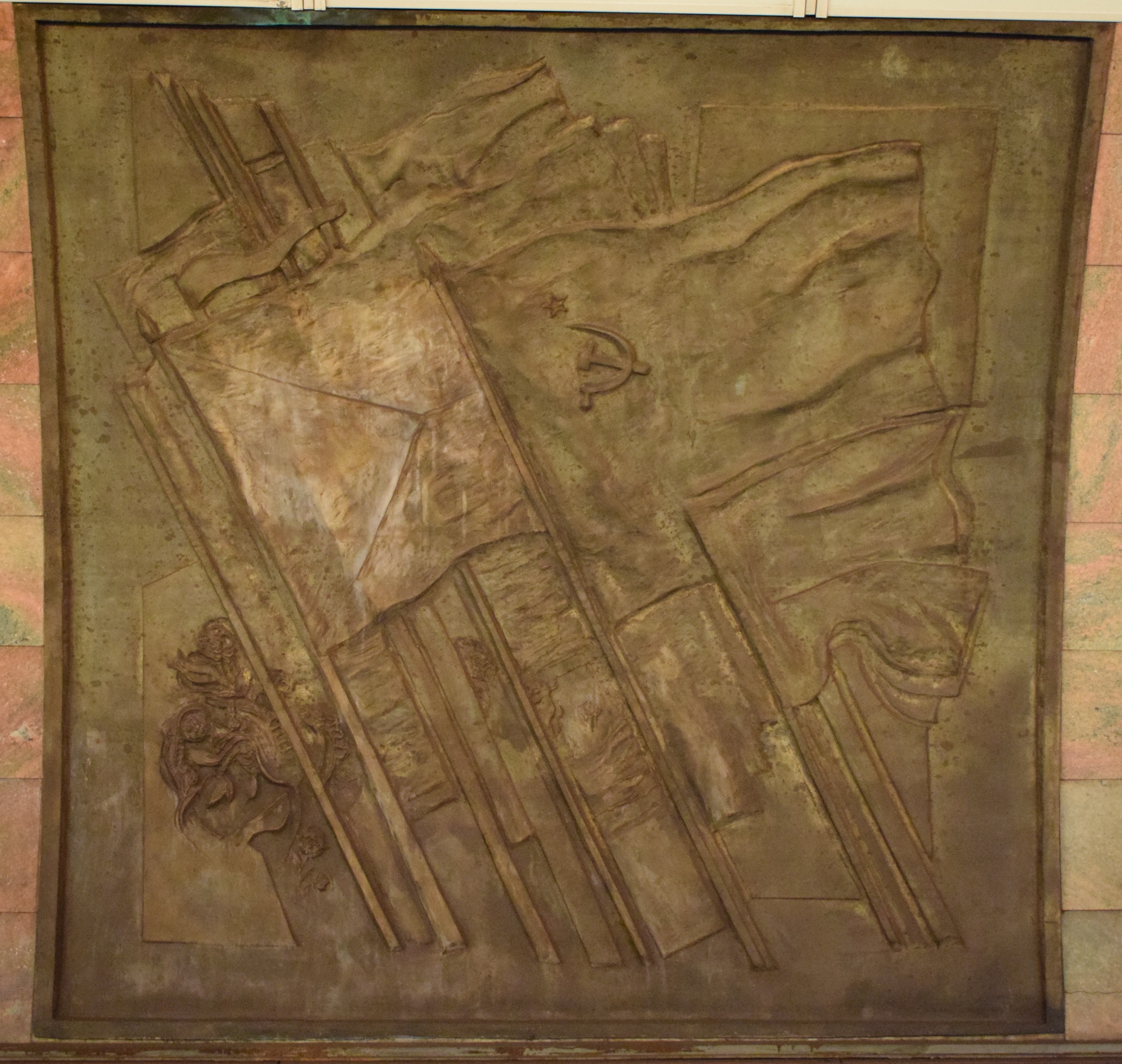 Mural comunista en el metro de Praga