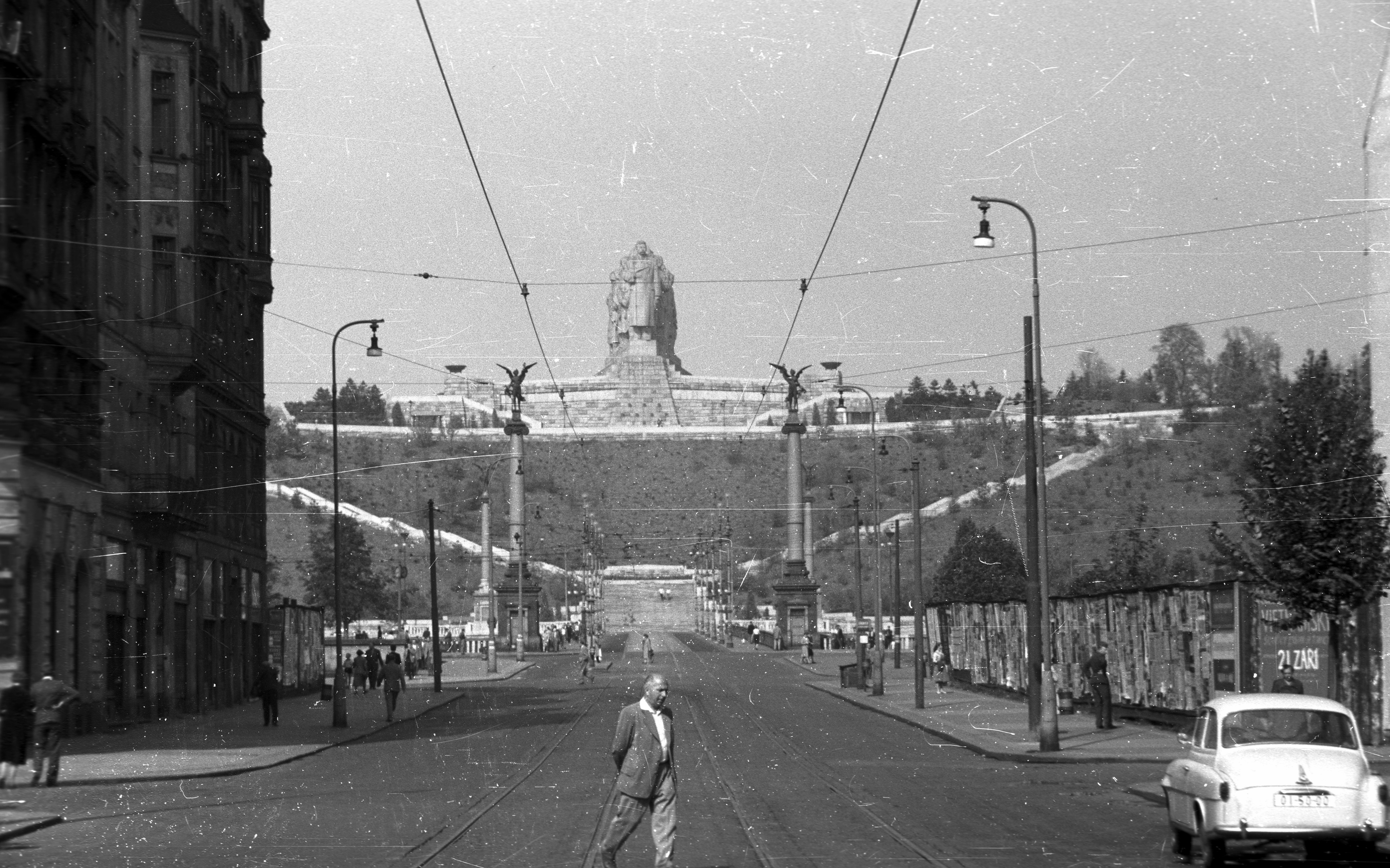Monumento a Stalin en Praga visto desde la calle Pařížská en el año 1960