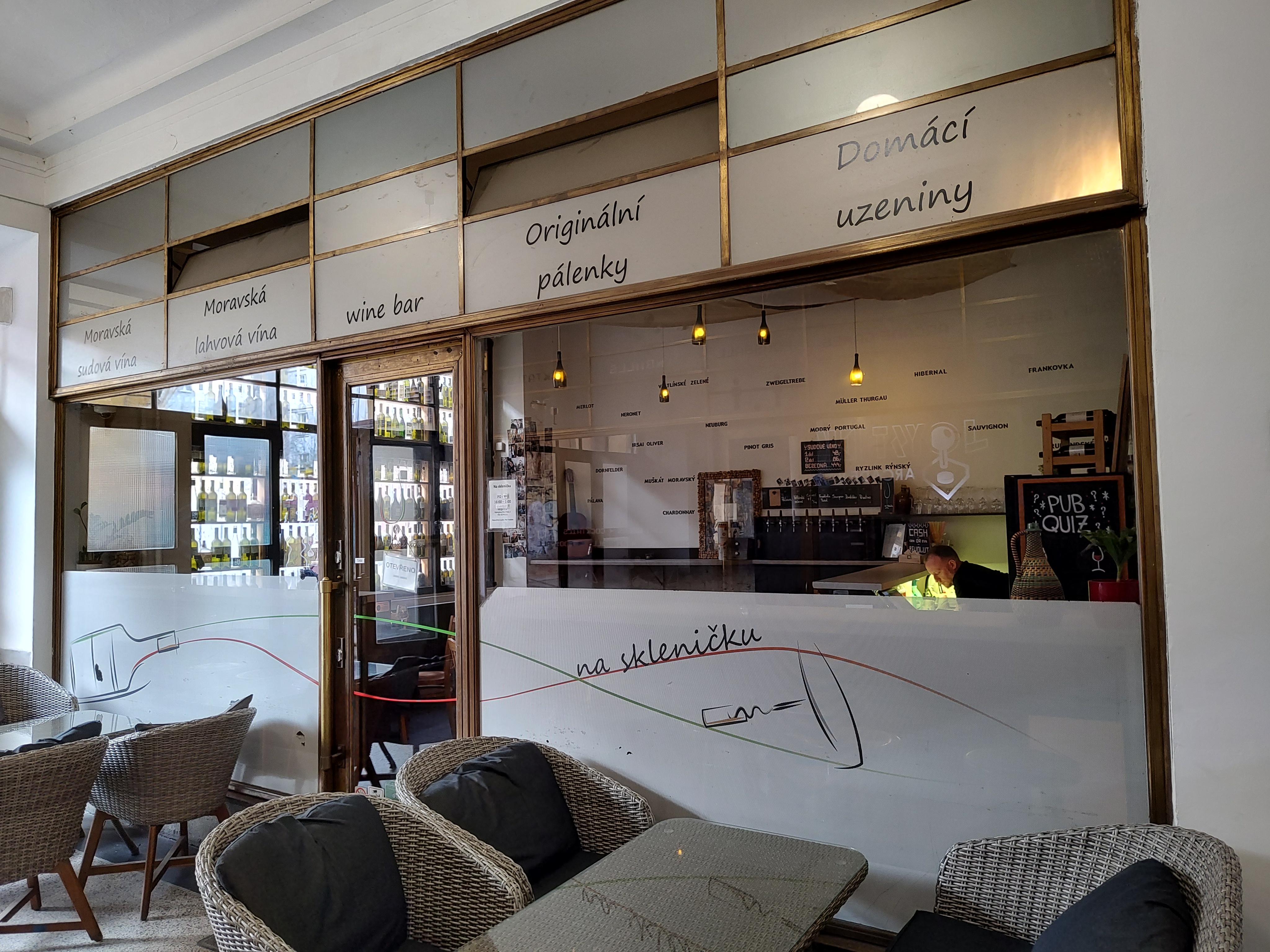 Na skleničku, un bar de vinos en Praga