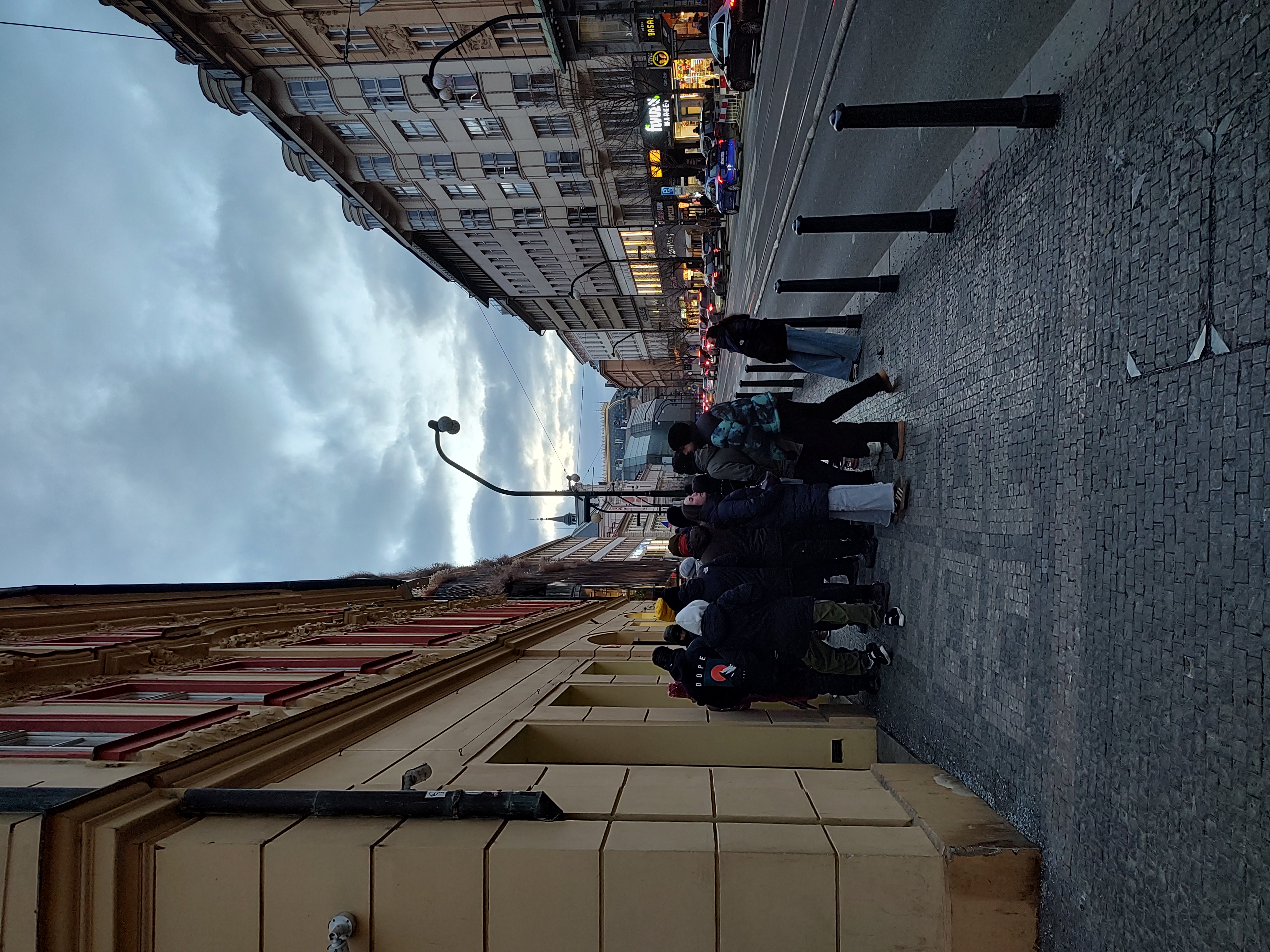 grupo de turistas españoles en Praga